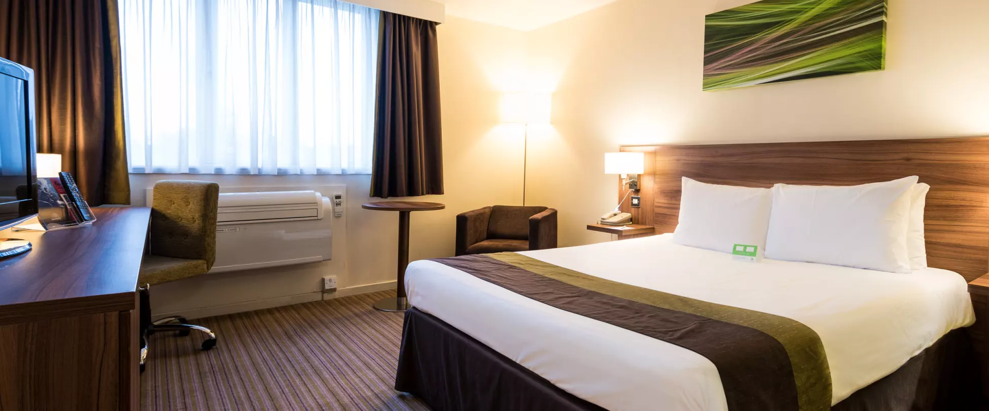 Holiday Inn Slough Windsor Bedrooms.